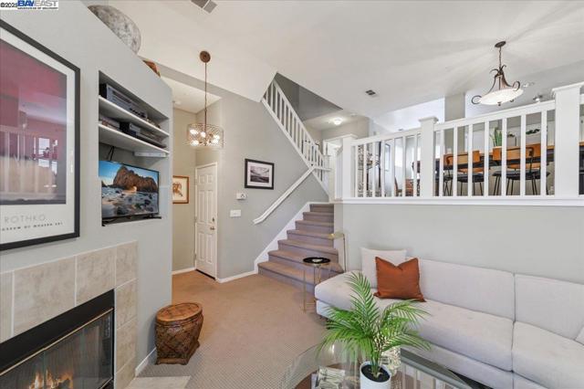 4682 Central Pkwy, Dublin CA: https://media.crmls.org/mediaz/81dc2fe9-d2a9-4abd-9e99-c21f7170a707.jpg
