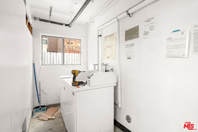 14805 Erwin Street, Van Nuys CA: https://media.crmls.org/mediaz/81dc4a1c-1368-4c1a-9e22-6265e9b2caf7.jpg