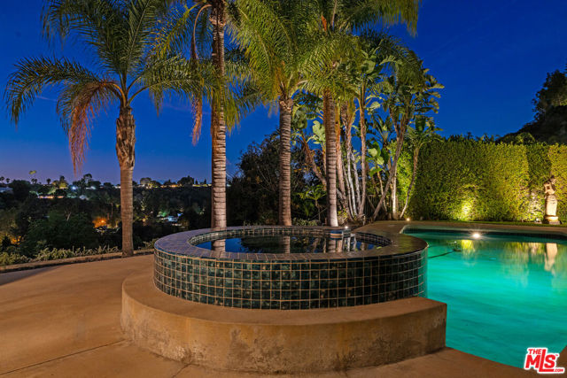 3761 Sheridge Drive, Sherman Oaks CA: https://media.crmls.org/mediaz/81dd1bad-f0bf-4b3b-93a6-18c00256d425.jpg