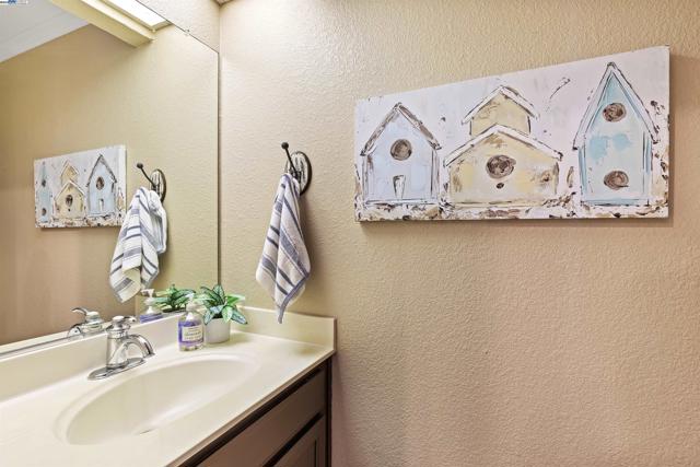 5409 Cameo Ct, Pleasanton CA: https://media.crmls.org/mediaz/81dd2768-c7a5-43f3-a600-ad6846f2b24a.jpg