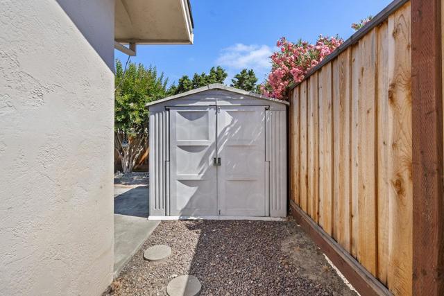 1500 Sunset Drive, Hollister CA: https://media.crmls.org/mediaz/81dd9d28-2595-435f-9765-ad4db975b2df.jpg