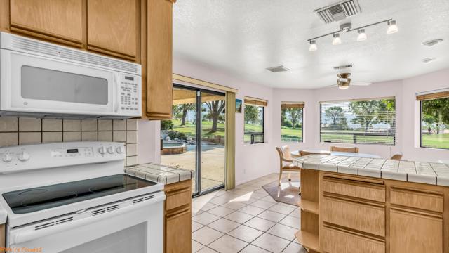 8796 Clubhouse Boulevard, Desert Hot Springs CA: https://media.crmls.org/mediaz/81ddbe2a-0150-431b-a1f0-ba28d32d40c9.jpg