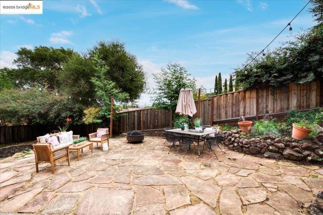 342 El Toyonal, Orinda CA: https://media.crmls.org/mediaz/81de0b3c-7c69-4151-bd20-7aa97785bb7a.jpg