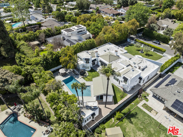 8944 Enfield Avenue, Sherwood Forest CA: https://media.crmls.org/mediaz/81de1885-97d2-4873-917d-e03a452115b5.jpg