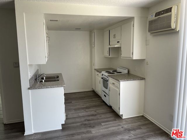 7755 Laurel Canyon Boulevard photo 4