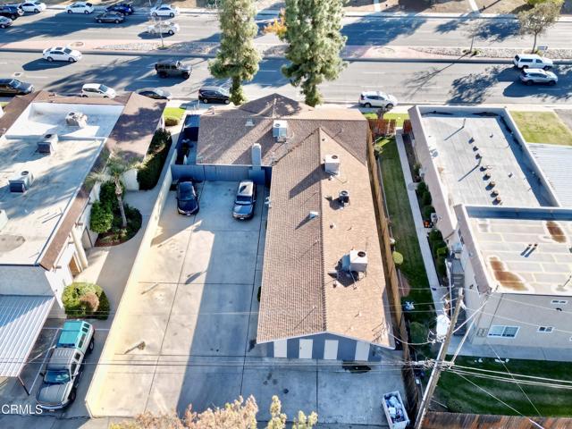 3840 White Lane, Bakersfield CA: https://media.crmls.org/mediaz/81dee96c-6c01-4b6c-8fd0-2c108f822056.jpg