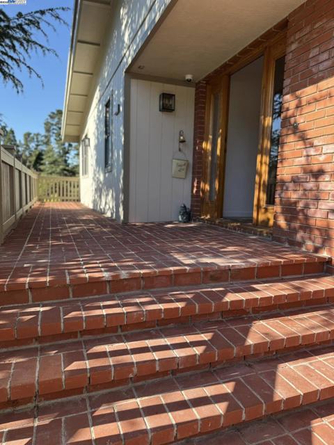 4732 Mira Vista Drive, Castro Valley CA: https://media.crmls.org/mediaz/81df3705-3e5c-4eb0-addd-d42be5d09d4a.jpg