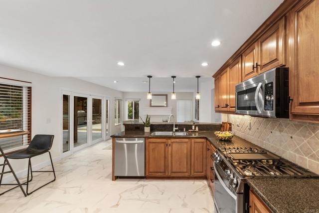 1619 Corte Verano, Oceanside CA: https://media.crmls.org/mediaz/81e02658-f52e-4fca-80e6-ccee7054ffef.jpg
