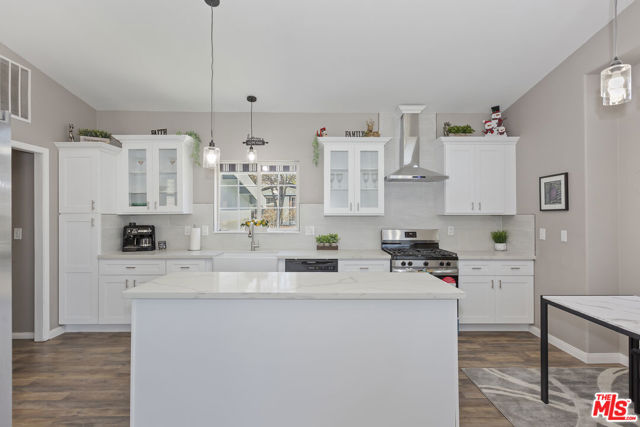 391 Montclair Drive, Big Bear City CA: https://media.crmls.org/mediaz/81e04226-9855-4f95-aedd-0f0f0d5d85c2.jpg