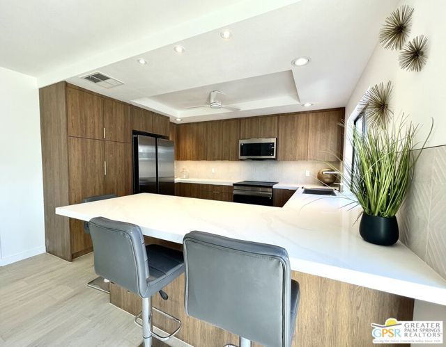 2234 S Linden Way, Palm Springs CA: https://media.crmls.org/mediaz/81e046b3-4efd-488f-9303-5ba6d604213f.jpg