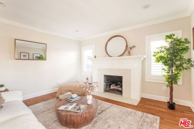 1016 S Bundy Drive, Los Angeles CA: https://media.crmls.org/mediaz/81e06a99-66b3-49ef-af93-64249389de21.jpg