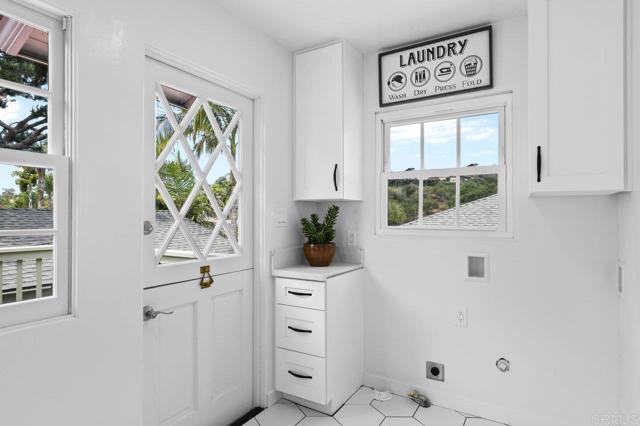 4055 Bernice Drive, San Diego CA: https://media.crmls.org/mediaz/81e06fa3-7cef-4598-b6ca-8d98cb9b112e.jpg