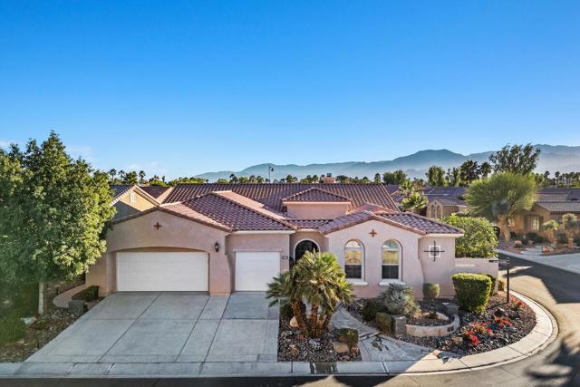 81071 Avenida Sombra, Indio CA: https://media.crmls.org/mediaz/81e07a62-edd7-44ee-99a6-c85c90b6bec9.jpg