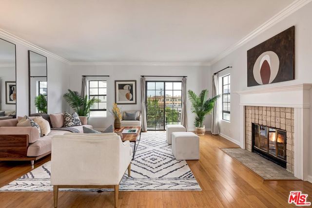 11827 Goshen Avenue, Los Angeles CA: https://media.crmls.org/mediaz/81e0c4d8-d235-4790-b61b-aed2d8b20bb3.jpg