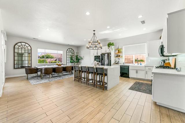 44830 Via Mirabel, La Quinta CA: https://media.crmls.org/mediaz/81e0d21f-eee2-49f3-86d0-f239dd29948d.jpg