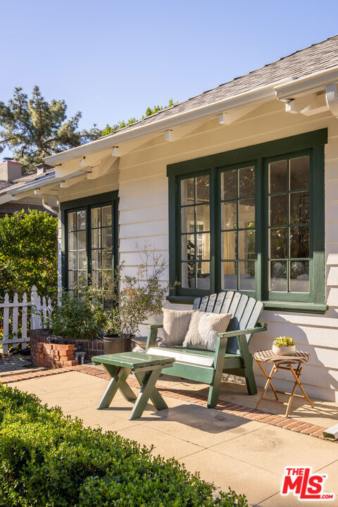 601 S Hudson Avenue, Pasadena CA: https://media.crmls.org/mediaz/81e0d6a0-9725-4203-8b9a-aec61db0a32a.jpg