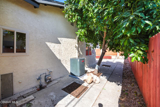 1088 Durkin Street, Camarillo CA: https://media.crmls.org/mediaz/81e125d1-d6b4-4014-986f-13803fb6d194.jpg
