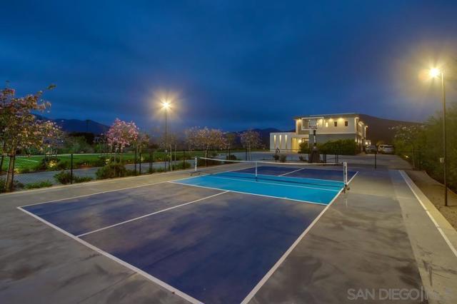 2885 Gate Three Place, Chula Vista CA: https://media.crmls.org/mediaz/81e1ed11-9e5f-4456-95dc-f4a4ab4263ef.jpg