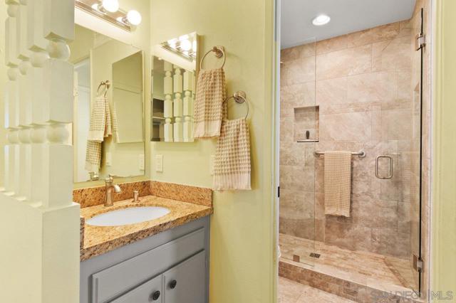 9633 Pebble Beach Dr, Santee CA: https://media.crmls.org/mediaz/81e1f5d9-28a7-476a-9b6d-d3de08741e14.jpg