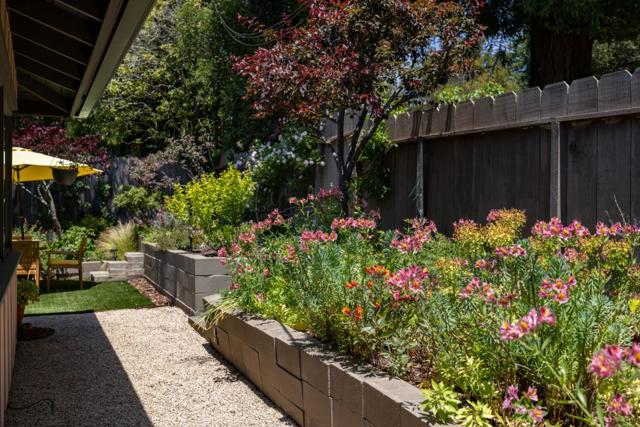 3483 Ocean Avenue, Carmel CA: https://media.crmls.org/mediaz/81e2152b-61a0-4e06-aa86-773431efed72.jpg