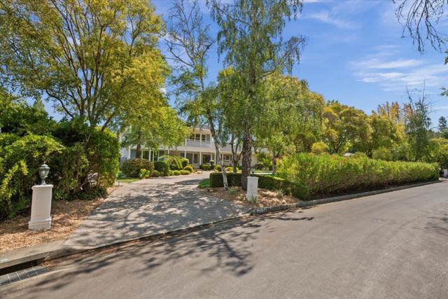 14228 Amherst Court, Los Altos Hills CA: https://media.crmls.org/mediaz/81e43137-fd01-487f-b3b1-204881139834.jpg