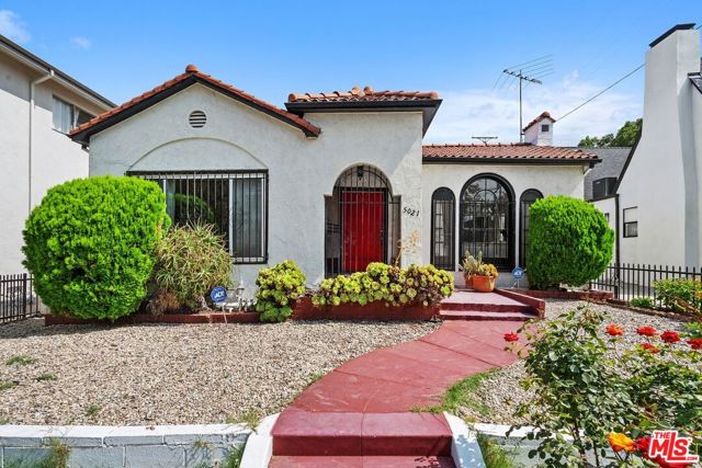 5021 Elmwood Avenue, Los Angeles CA: https://media.crmls.org/mediaz/81e445fa-82bc-4f45-98b8-3c882ccb7e69.jpg