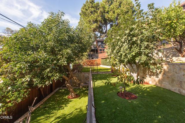 3880 Clayton W Avenue, Los Angeles CA: https://media.crmls.org/mediaz/81e47c91-0933-4a19-86b3-787aee4dc6e7.jpg