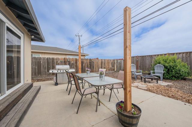 528 La Mesa Drive, Salinas CA: https://media.crmls.org/mediaz/81e48c96-1128-4be3-a52f-064b4b15a997.jpg