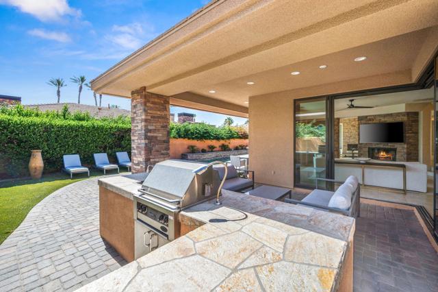50380 Via Serenidad, La Quinta CA: https://media.crmls.org/mediaz/81e4cdbf-c39e-420b-a471-6aff6d9dfce9.jpg