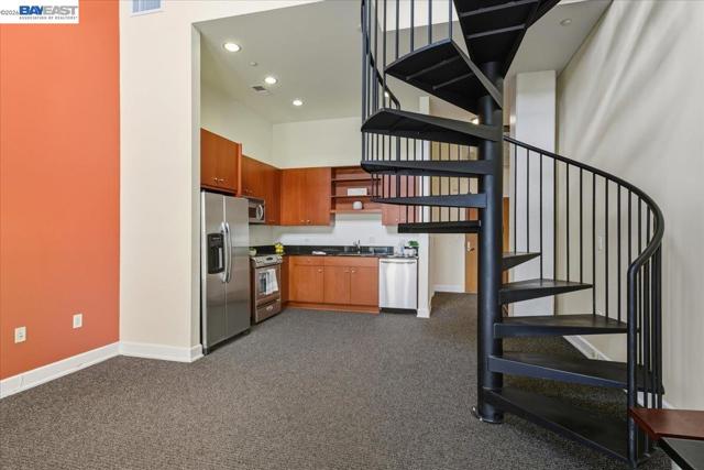 809 Clay St, Oakland CA: https://media.crmls.org/mediaz/81e5996e-dfae-4295-a694-7593c7035ce2.jpg
