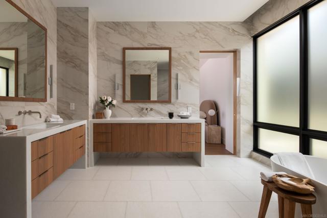 722 Amphitheatre Dr, Del Mar CA: https://media.crmls.org/mediaz/81e5f1ac-8bcf-4894-b18b-5638704c5266.jpg