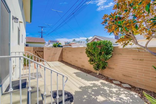 349 G Avenue, Coronado CA: https://media.crmls.org/mediaz/81e66508-6911-4f29-82ea-61616501c13a.jpg