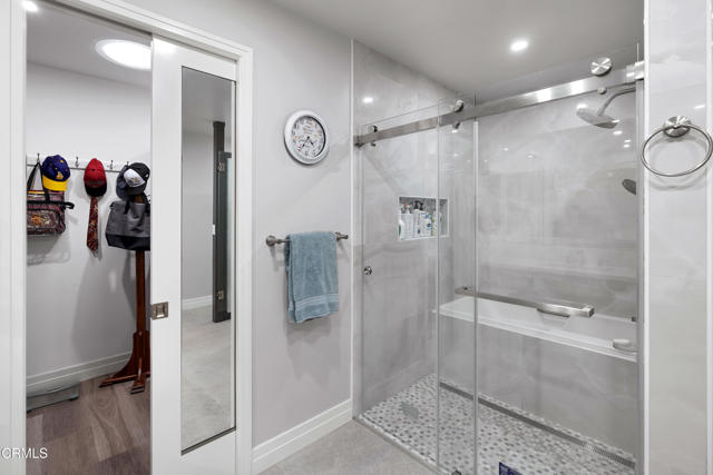 4428 Oakwood Avenue, La Canada Flintridge CA: https://media.crmls.org/mediaz/81e6851c-0c1d-421a-b4ed-55cfee51462d.jpg
