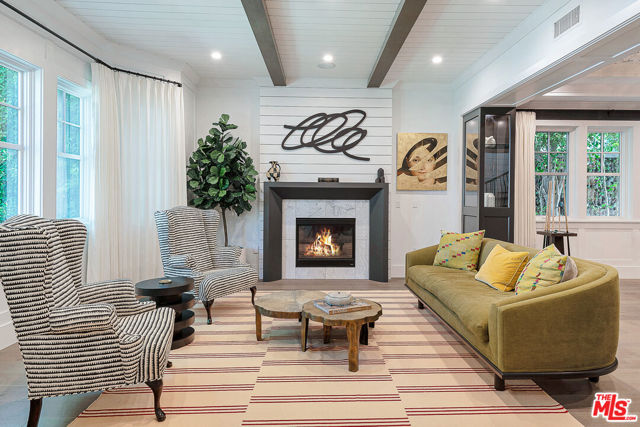 4117 Dixie Canyon Avenue, Sherman Oaks CA: https://media.crmls.org/mediaz/81e693e1-9e42-4952-bb0e-1781db9d9939.jpg