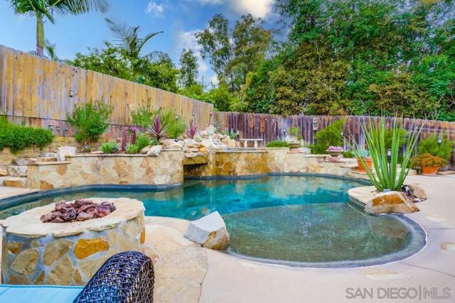 2293 Alta Vista Drive, Vista CA: https://media.crmls.org/mediaz/81e6e157-fd61-405e-b7c8-d767f9e36d08.jpg