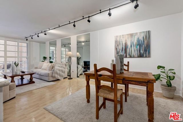 421 S La Fayette Park Place, Los Angeles CA: https://media.crmls.org/mediaz/81e78261-1f9e-4085-b17c-cbe7e9889b3e.jpg