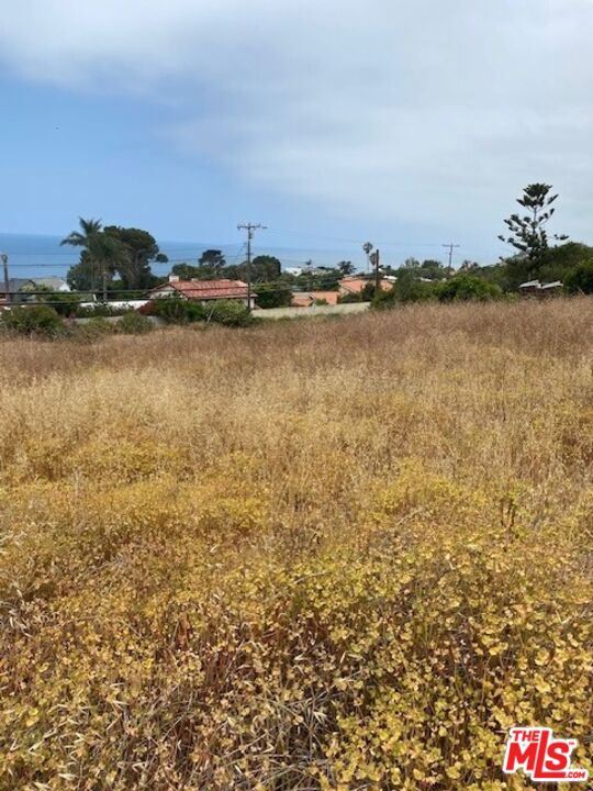 31701 Pacific Coast Hwy, Malibu CA: https://media.crmls.org/mediaz/81e7f428-a93a-4348-9a73-f1ed96b5a948.jpg