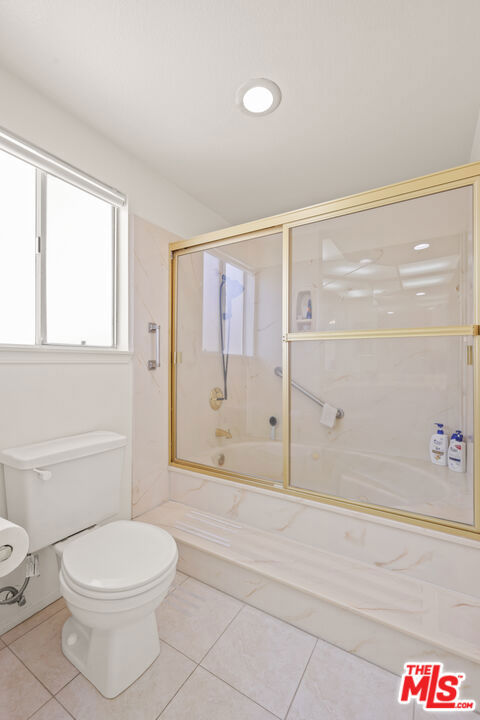 12119 Falcon Crest Way, Porter Ranch CA: https://media.crmls.org/mediaz/81e8c476-3177-4d4f-8068-a29877d99f9f.jpg