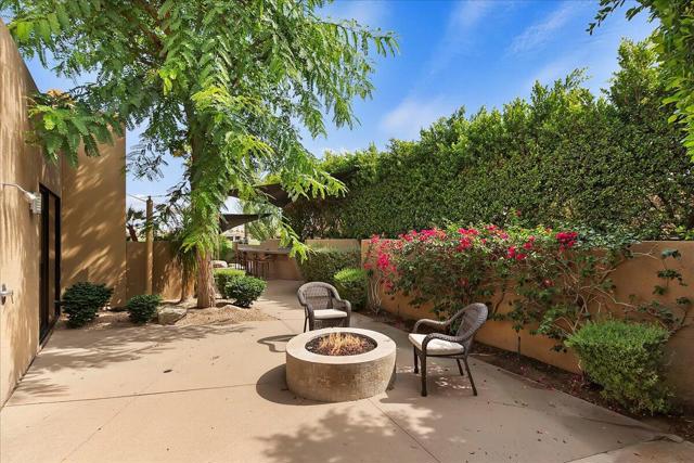 72 Royal Saint Georges Way, Rancho Mirage CA: https://media.crmls.org/mediaz/81e8c580-7abe-46ce-9424-0a2a780c280f.jpg