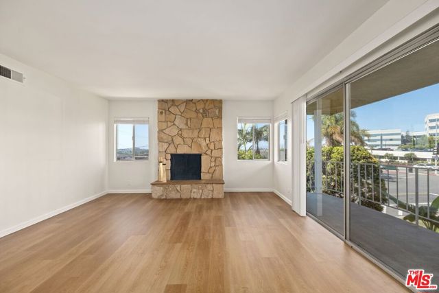 5804 S kings Road, Los Angeles CA: https://media.crmls.org/mediaz/81e8f7fc-ca40-434d-ac42-3350bad169ee.jpg