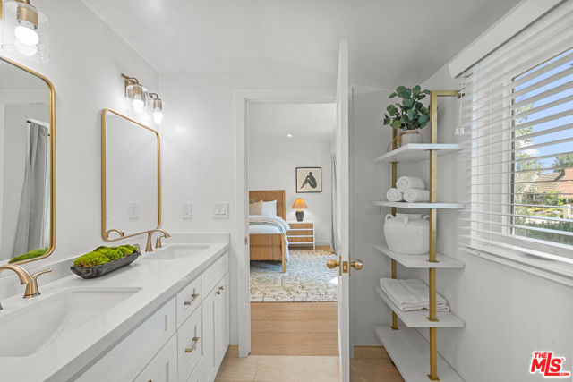10531 Woodbridge Street, Toluca Lake CA: https://media.crmls.org/mediaz/81e91707-e260-4570-a87d-a5599396df0e.jpg