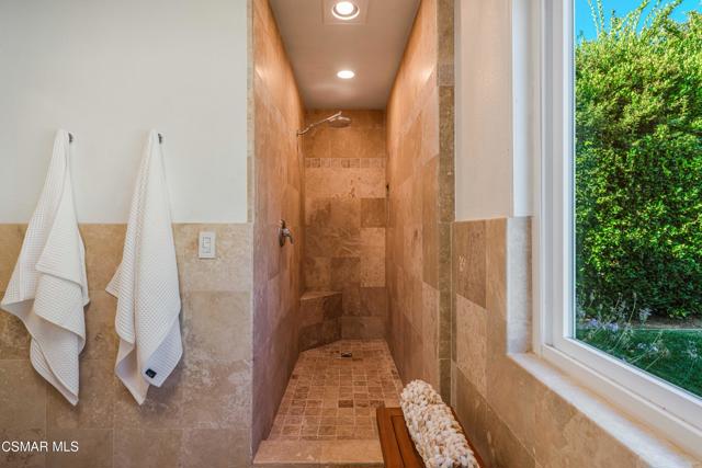 552 Longbranch Road, Simi Valley CA: https://media.crmls.org/mediaz/81e930ce-aba3-40aa-a64b-f04c76d256a5.jpg