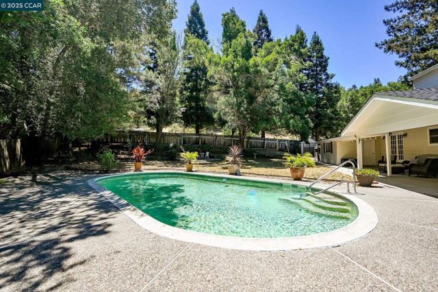35 Alta Sierra Pl, Alamo CA: https://media.crmls.org/mediaz/81e9666d-6b01-4a5c-9ae7-efbb5d643768.jpg
