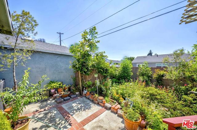 11210 Mcdonald Street, Culver City CA: https://media.crmls.org/mediaz/81e988c3-3828-4916-b2af-9a749eaa4d83.jpg