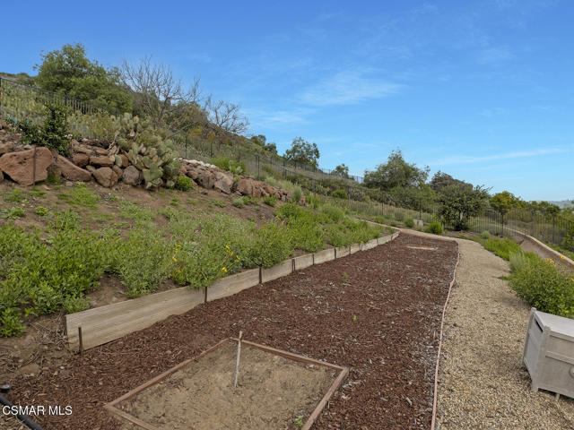 331 Briar Bluff Circle, Thousand Oaks CA: https://media.crmls.org/mediaz/81e9a04c-5cf4-4ca8-9d27-d3ba4691de3b.jpg