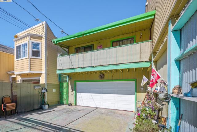 1018 Gilman Ave, San Francisco CA: https://media.crmls.org/mediaz/81e9e314-eb5a-452b-8429-4451bfaf5ef8.jpg