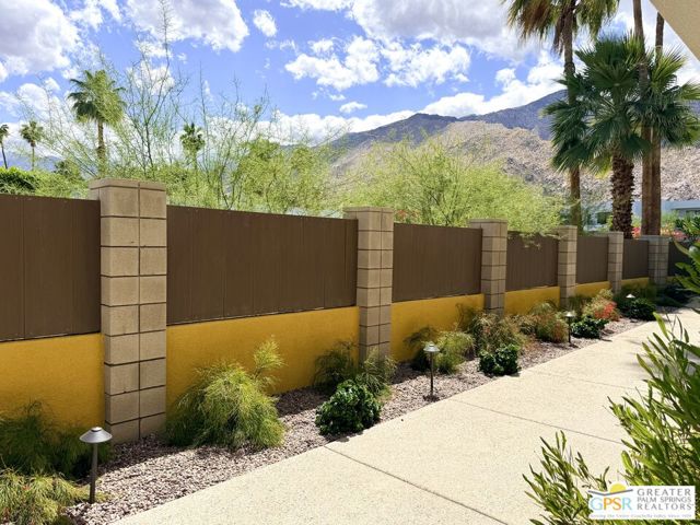 588 E San Lorenzo Road #204, Palm Springs, CA 92264