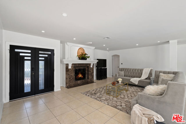 5159 Sophia Avenue, Encino CA: https://media.crmls.org/mediaz/81eafa75-ab9d-4be5-b143-d842ddb3b9ac.jpg
