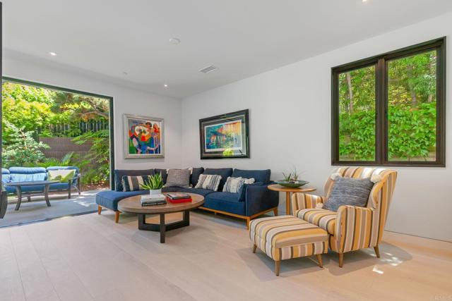 2045 Lowry Place, La Jolla CA: https://media.crmls.org/mediaz/81eb33cc-957f-41f8-8478-83f9f97c0848.jpg