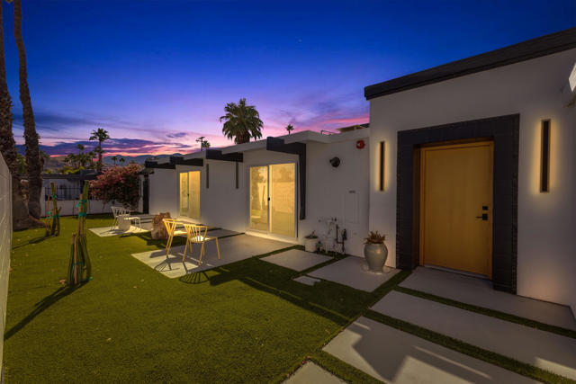 Details for 555 Roxbury Drive, Palm Springs, CA 92264